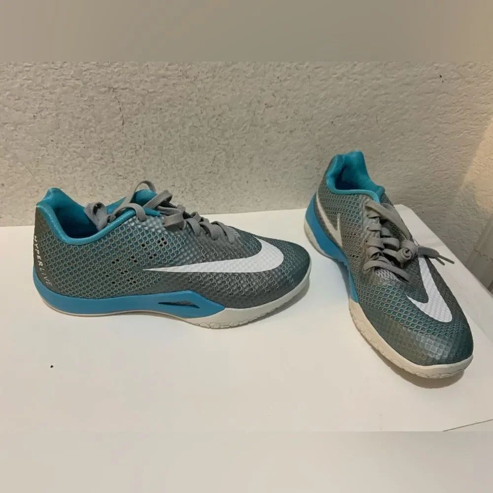 Nike Hyperlive Basketball Shoes 819663-004 Men's Sz 7.5 Wolf Gray/Carolina Blue
